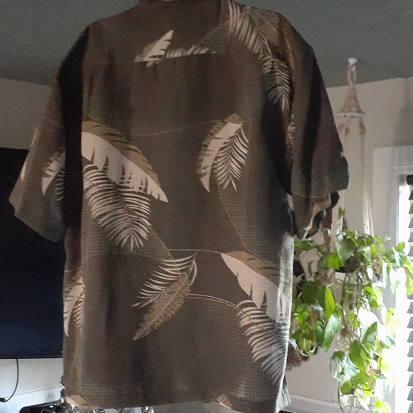 Tommy Bahama mens shirt - Picture 2 of 3